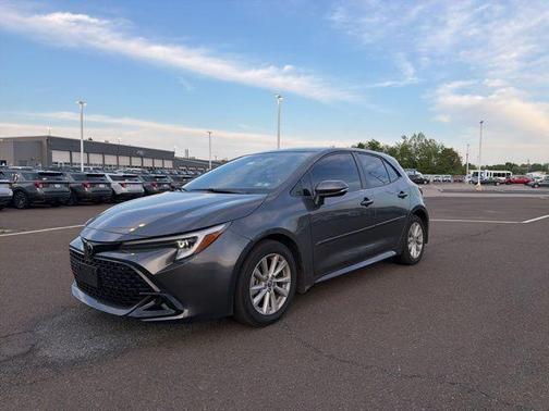 Magnetic Gray Metallic 2025 Toyota Corolla Hatchback SE