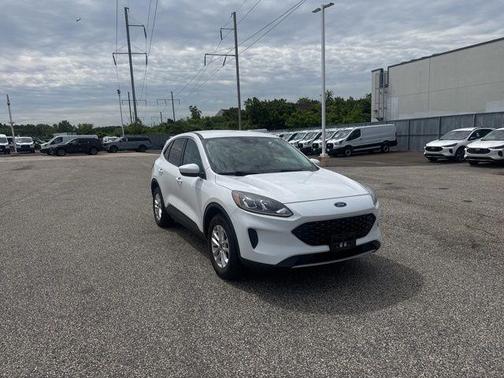 Oxford White 2021 Ford Escape SE