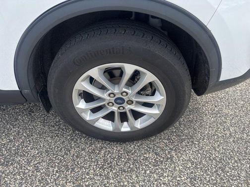 Oxford White 2021 Ford Escape SE