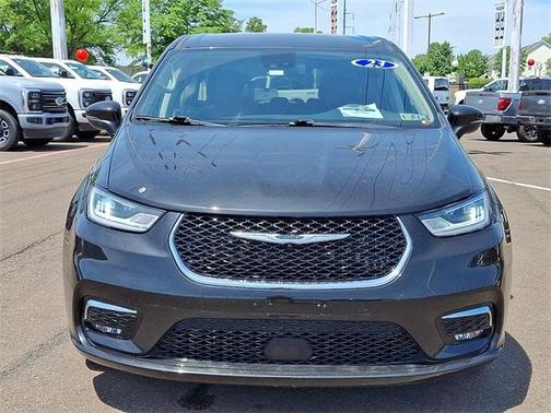 2023 Chrysler Pacifica Touring-L