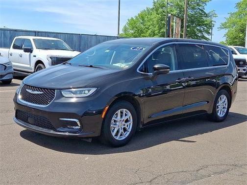 2023 Chrysler Pacifica Touring-L