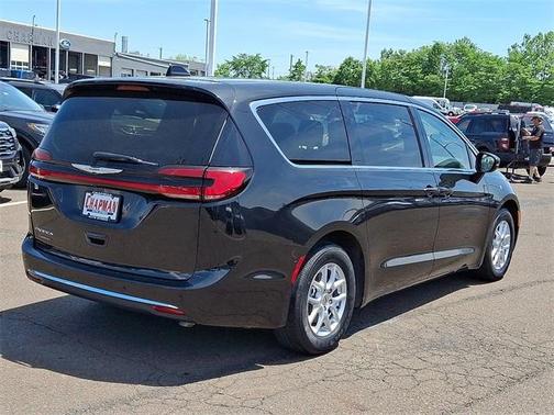 2023 Chrysler Pacifica Touring-L