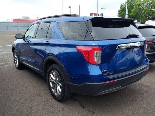 Photo 4 of 7 of 2020 Ford Explorer XLT