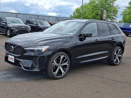 Onyx Black Metallic 2023 Volvo XC60 B6 Ultimate Dark Theme