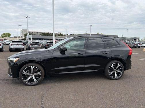 Onyx Black Metallic 2023 Volvo XC60 B6 Ultimate Dark Theme