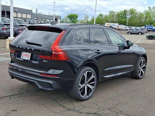 Onyx Black Metallic 2023 Volvo XC60 B6 Ultimate Dark Theme