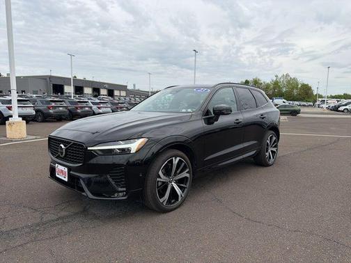 Onyx Black Metallic 2023 Volvo XC60 B6 Ultimate Dark Theme