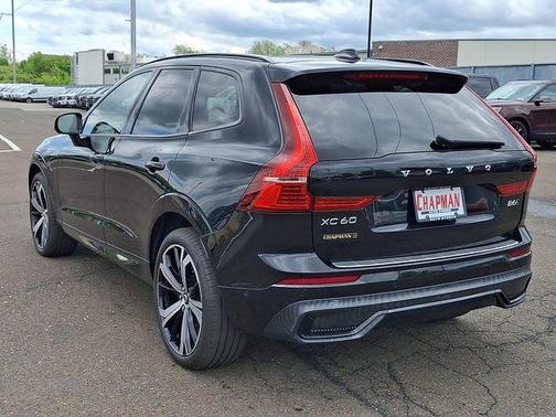 Onyx Black Metallic 2023 Volvo XC60 B6 Ultimate Dark Theme