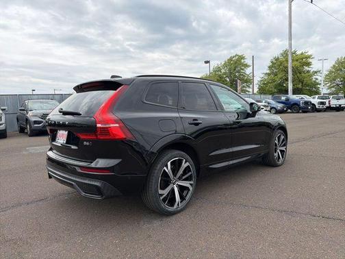 Onyx Black Metallic 2023 Volvo XC60 B6 Ultimate Dark Theme