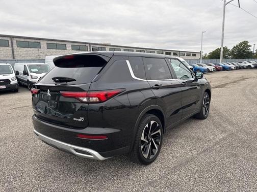 2024 Mitsubishi Outlander PHEV SE