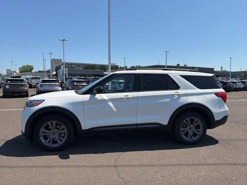 White Metallic 2023 Ford Explorer XLT