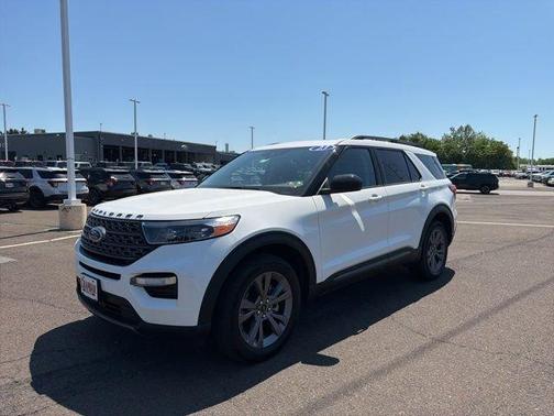 White Metallic 2023 Ford Explorer XLT
