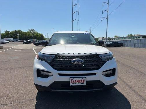 White Metallic 2023 Ford Explorer XLT