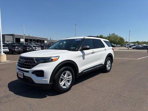 White Metallic 2023 Ford Explorer XLT
