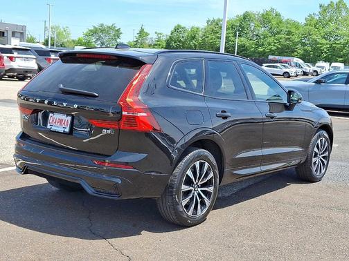 2023 Volvo XC60 B5 Plus Dark Theme