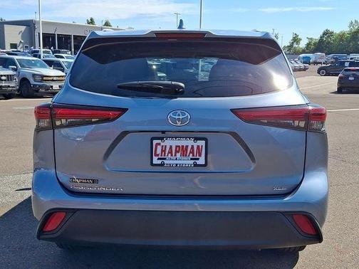 Moon Dust 2023 Toyota Highlander XLE