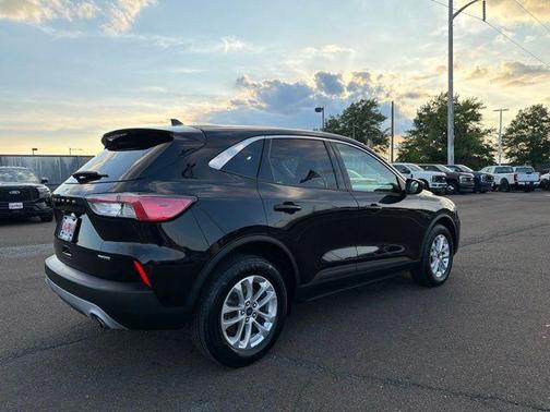 Black Metallic 2022 Ford Escape SE