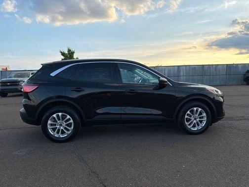 Black Metallic 2022 Ford Escape SE