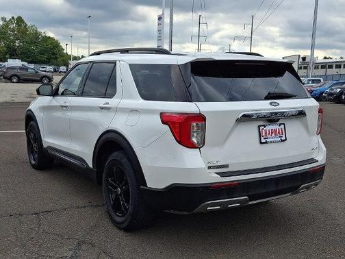 White Metallic 2022 Ford Explorer XLT