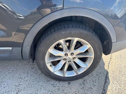 Black 2014 Ford Explorer XLT