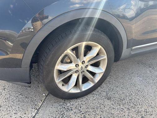 Black 2014 Ford Explorer XLT