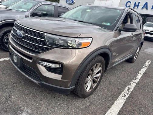 Stone Gray Metallic 2021 Ford Explorer XLT