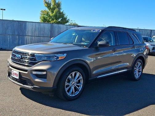 Stone Gray Metallic 2021 Ford Explorer XLT