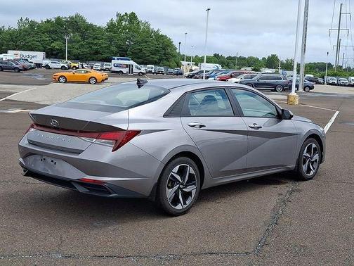Metal 2023 Hyundai ELANTRA SEL