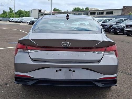 Metal 2023 Hyundai ELANTRA SEL
