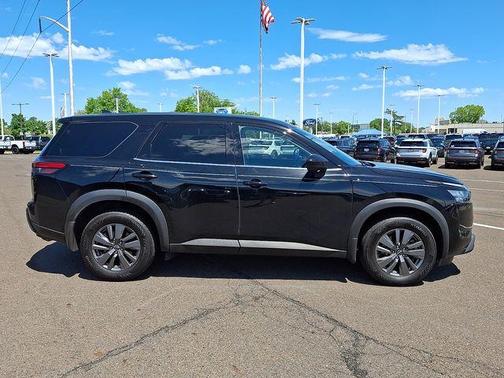 Black 2024 Nissan Pathfinder S