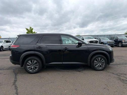 Black 2024 Nissan Pathfinder S