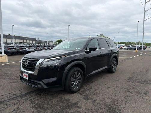 Black 2024 Nissan Pathfinder S