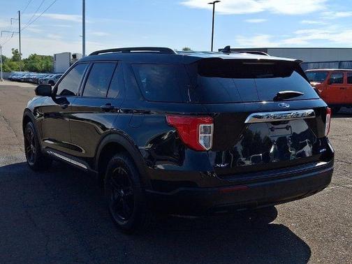 Black Metallic 2022 Ford Explorer XLT