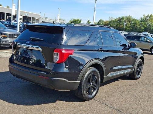 Black Metallic 2022 Ford Explorer XLT