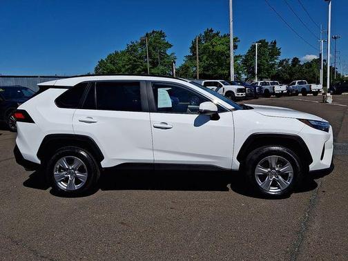 Ice 2023 Toyota RAV4 XLE
