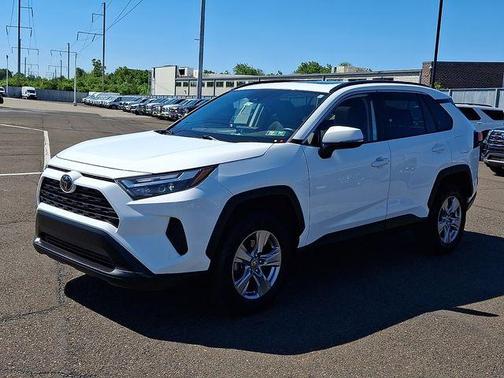 Ice 2023 Toyota RAV4 XLE