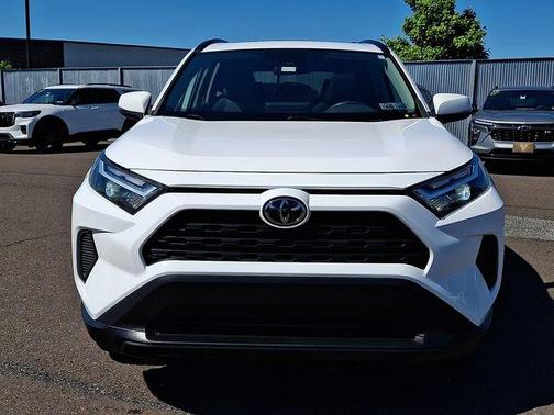 Ice 2023 Toyota RAV4 XLE