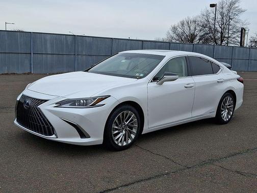 2022 Lexus ES 300h Luxury
