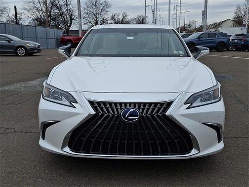 2022 Lexus ES 300h Luxury