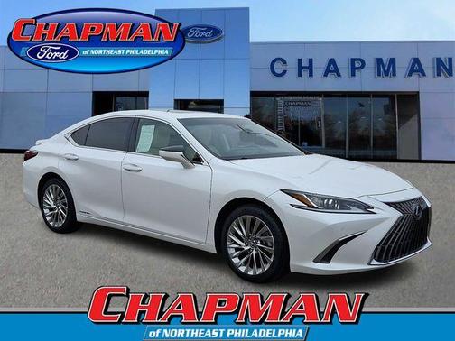 Eminent White Pearl 2022 Lexus ES 300h Luxury