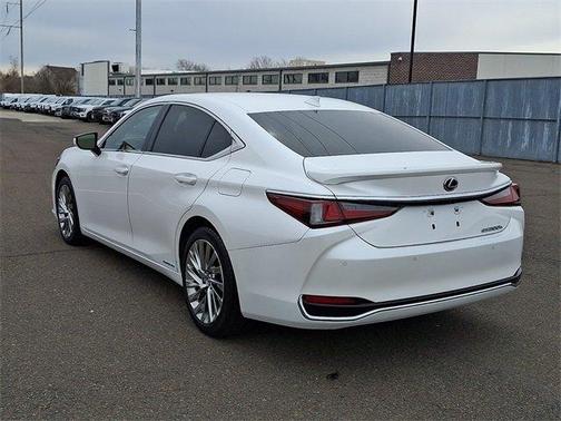 2022 Lexus ES 300h Luxury