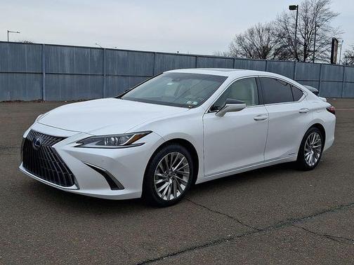 2022 Lexus ES 300h Luxury