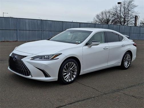 2022 Lexus ES 300h Luxury
