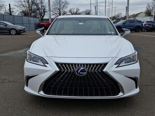 2022 Lexus ES 300h Luxury