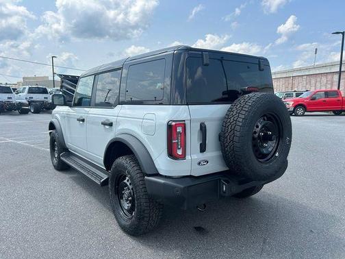 Avalanche 2026 Ford Bronco Outer Banks