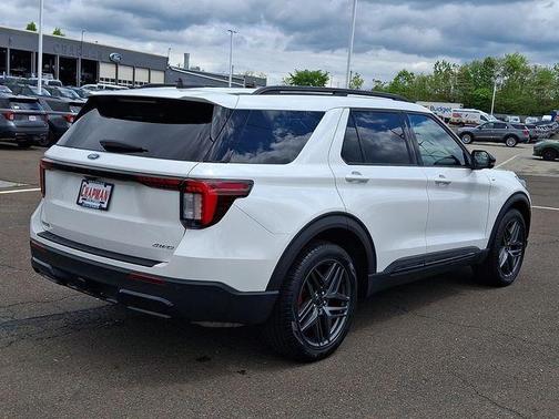 White Metallic 2025 Ford Explorer ST-Line