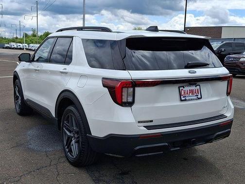 White Metallic 2025 Ford Explorer ST-Line
