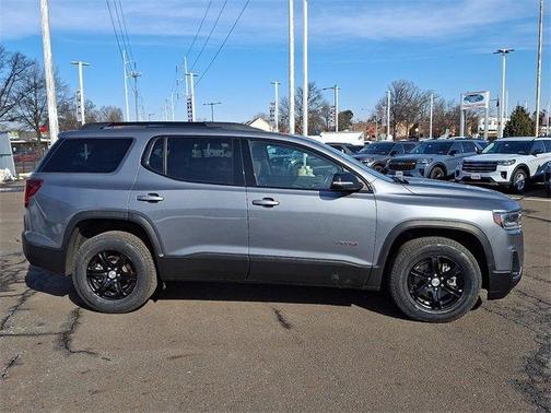 2022 GMC Acadia AT4
