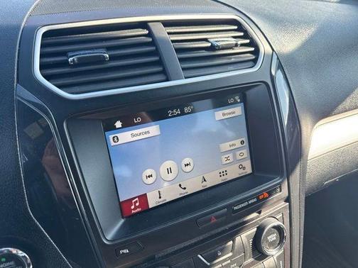 White Platinum 2017 Ford Explorer XLT
