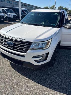White Platinum 2017 Ford Explorer XLT